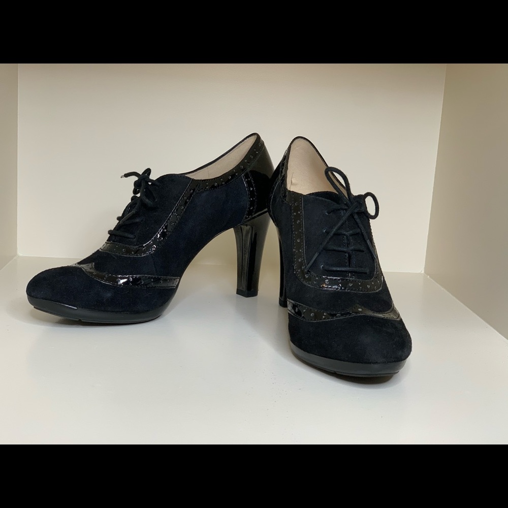 AK ANNE KLEIN black suede heel Oxfords